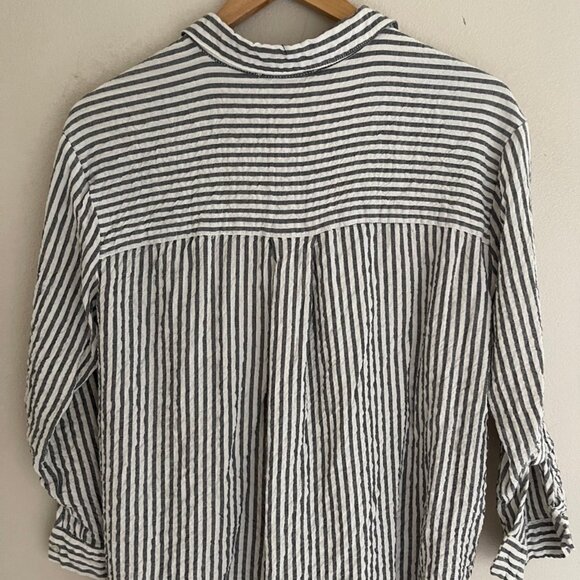 JANE + DELANCEY Seersucker Grey & White Striped Blouse is NWOT! Size MEDIUM - Picture 2 of 7